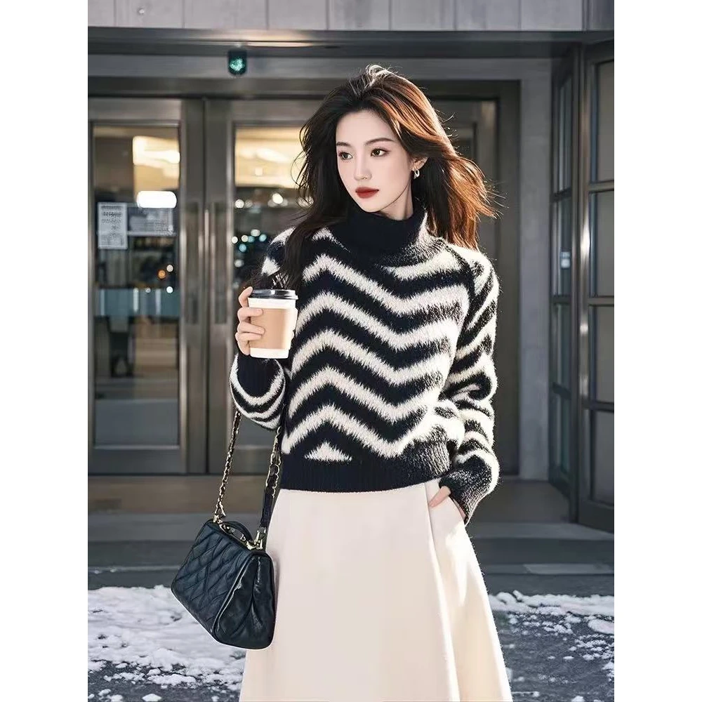 2024新款独特漂亮慵懒风高级感条纹设计感宽松外穿套头女冬季