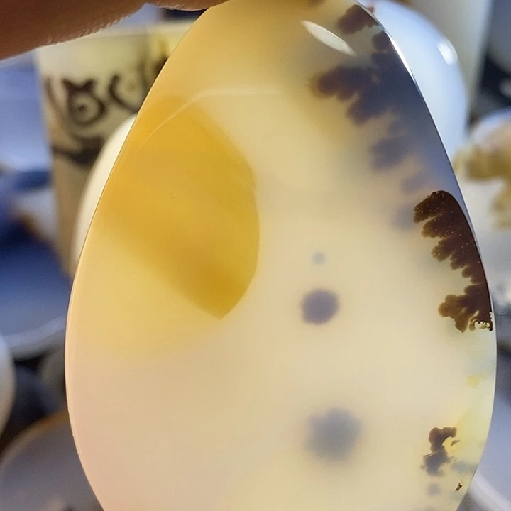 未镶嵌颈饰玛瑙/玉髓山**刘