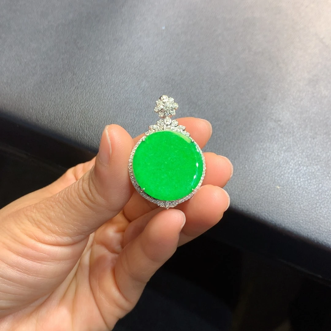 翡翠吊坠(不含链)18K金镶嵌