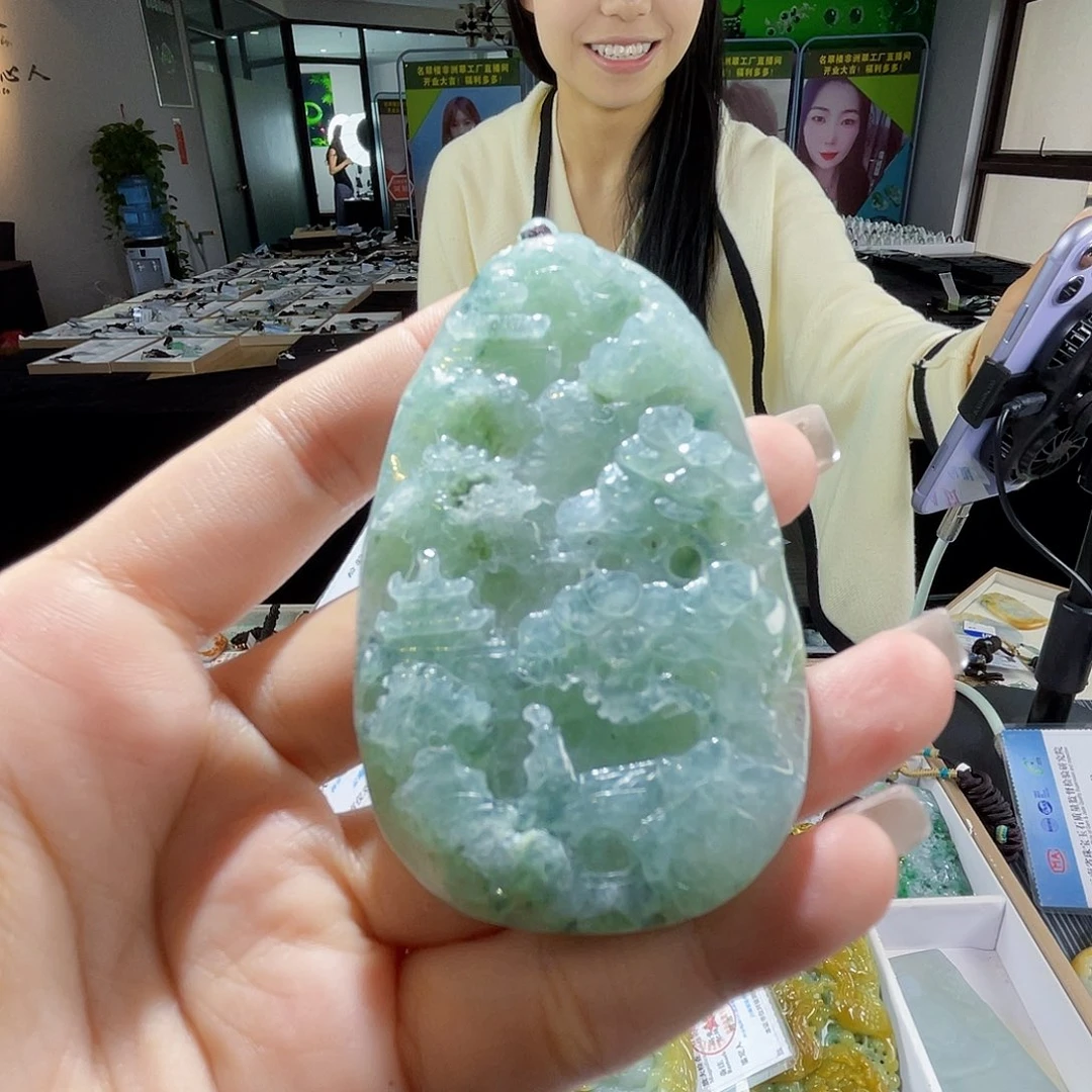 颈饰未镶嵌翡翠一个
