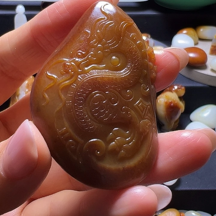 大***妹和田玉（黄玉）未镶嵌颈饰