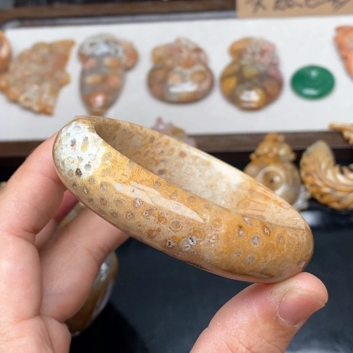 硅化珊瑚（珊瑚玉）手镯未镶嵌55,5