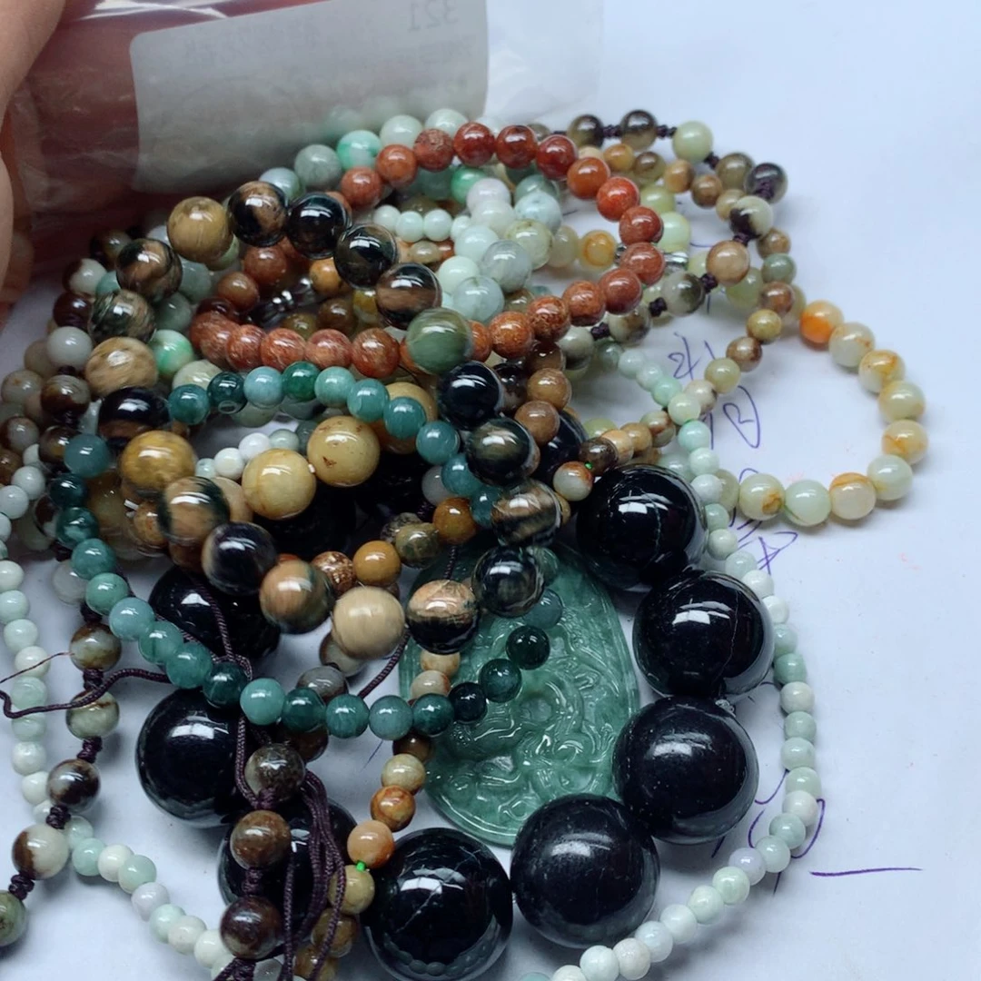 翡翠颈饰未镶嵌手串