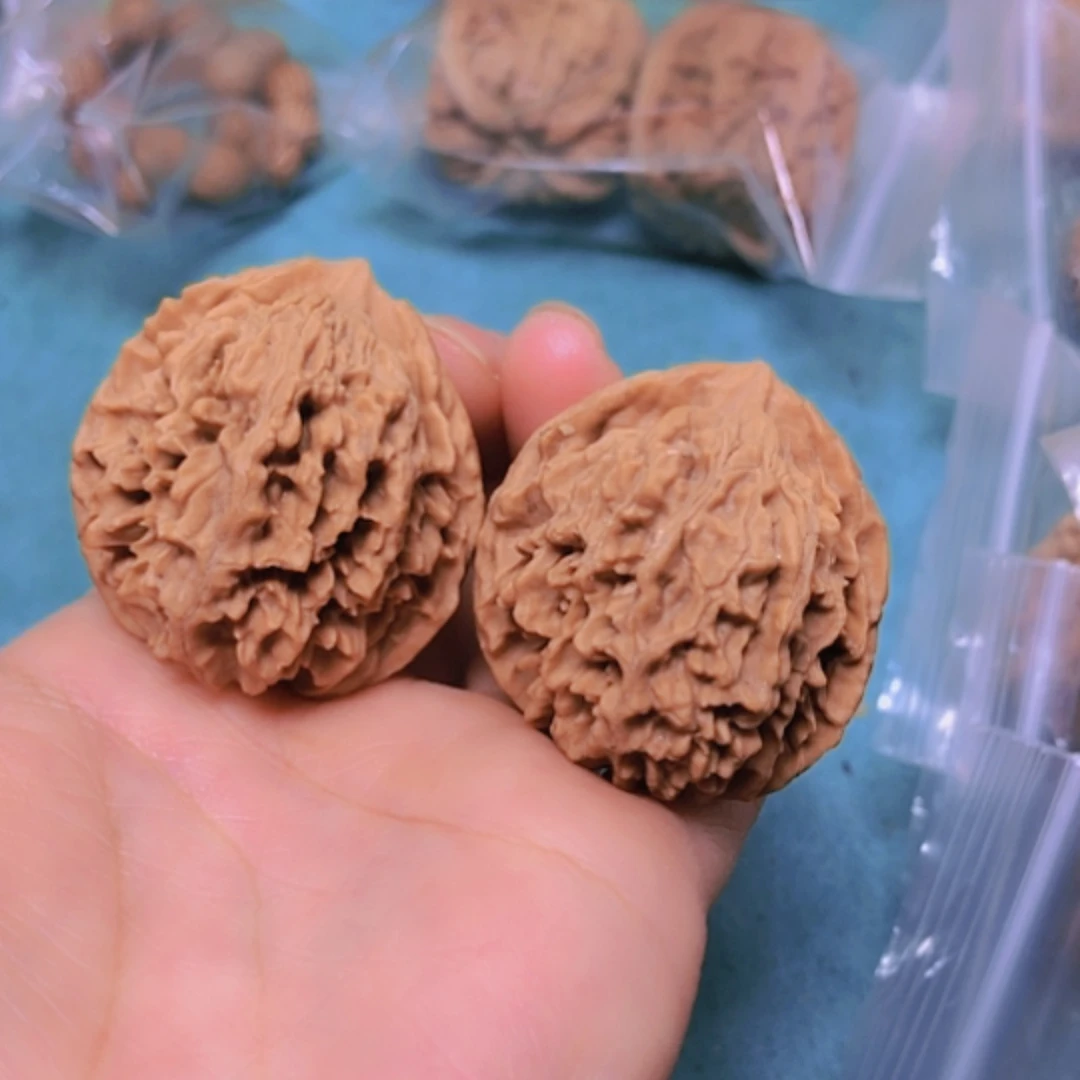 【闪购商品】摆件核桃36.5皇冠狮子头全品磕边