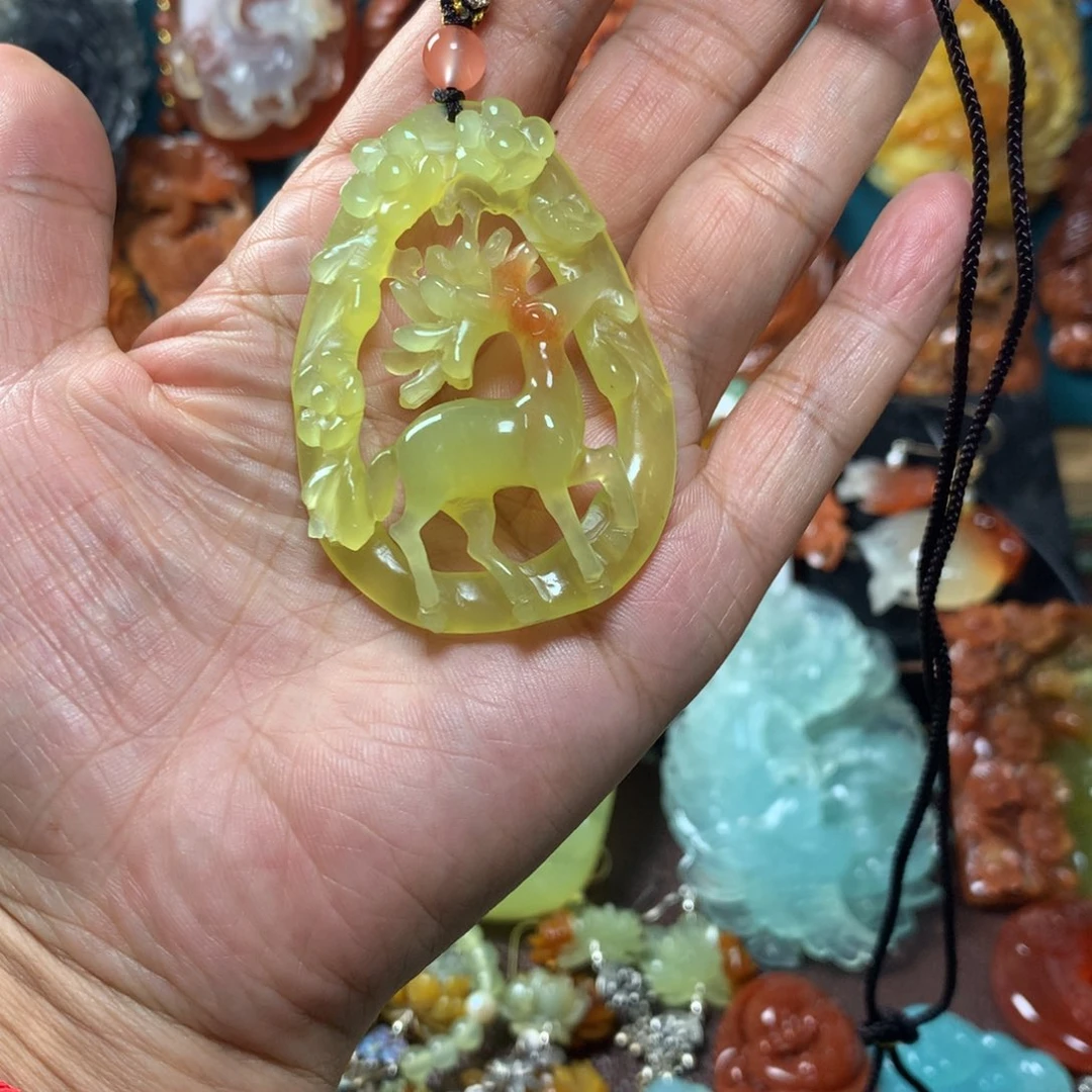 蛇纹石玉挂坠未镶嵌