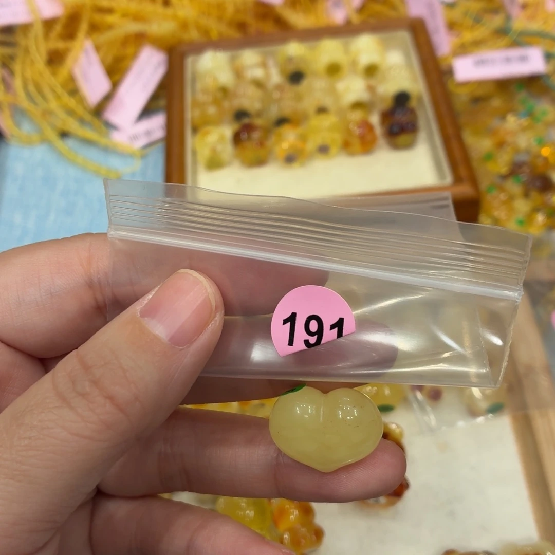 琥珀未镶嵌珠宝奇石