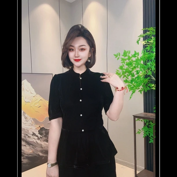 8106【佳衣恋】高定丝绒小香五福扣上衣