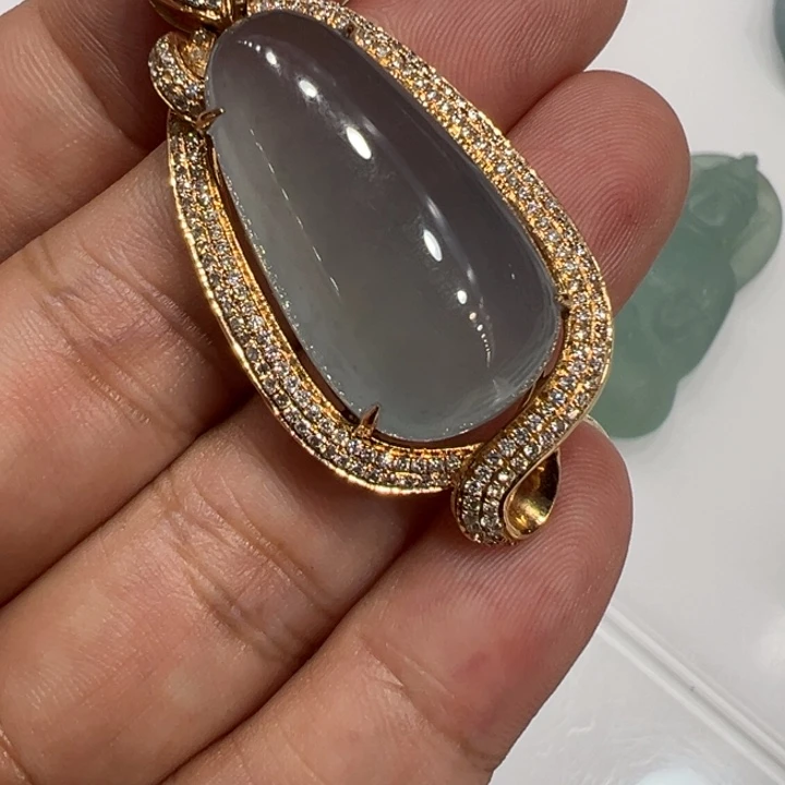 翡翠18K金镶嵌颈饰福瓜