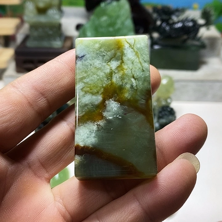 透闪石-蛇纹石玉未镶嵌挂件