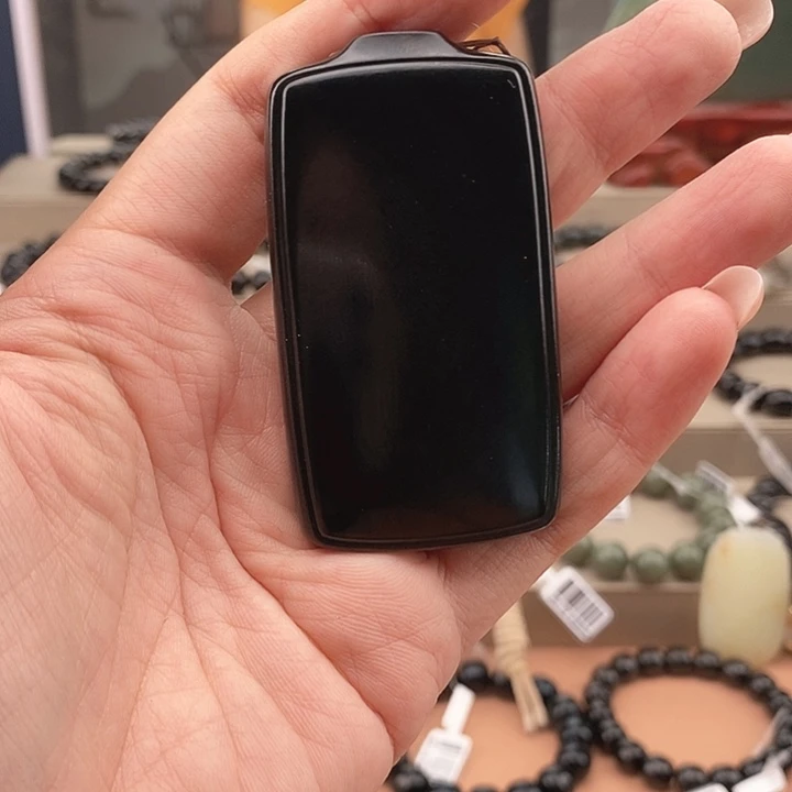 和田玉未镶嵌颈饰金**马