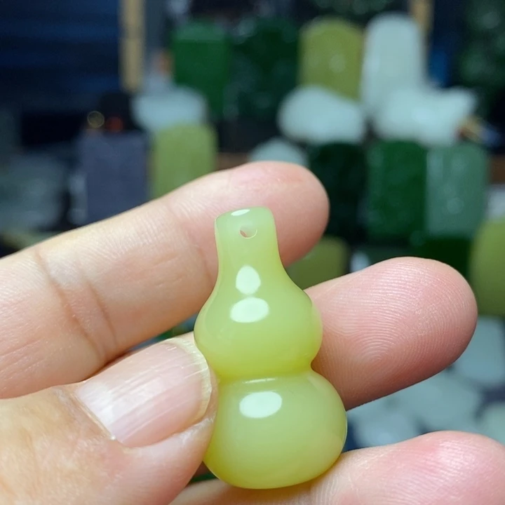 吊坠(赠链)未镶嵌和田玉