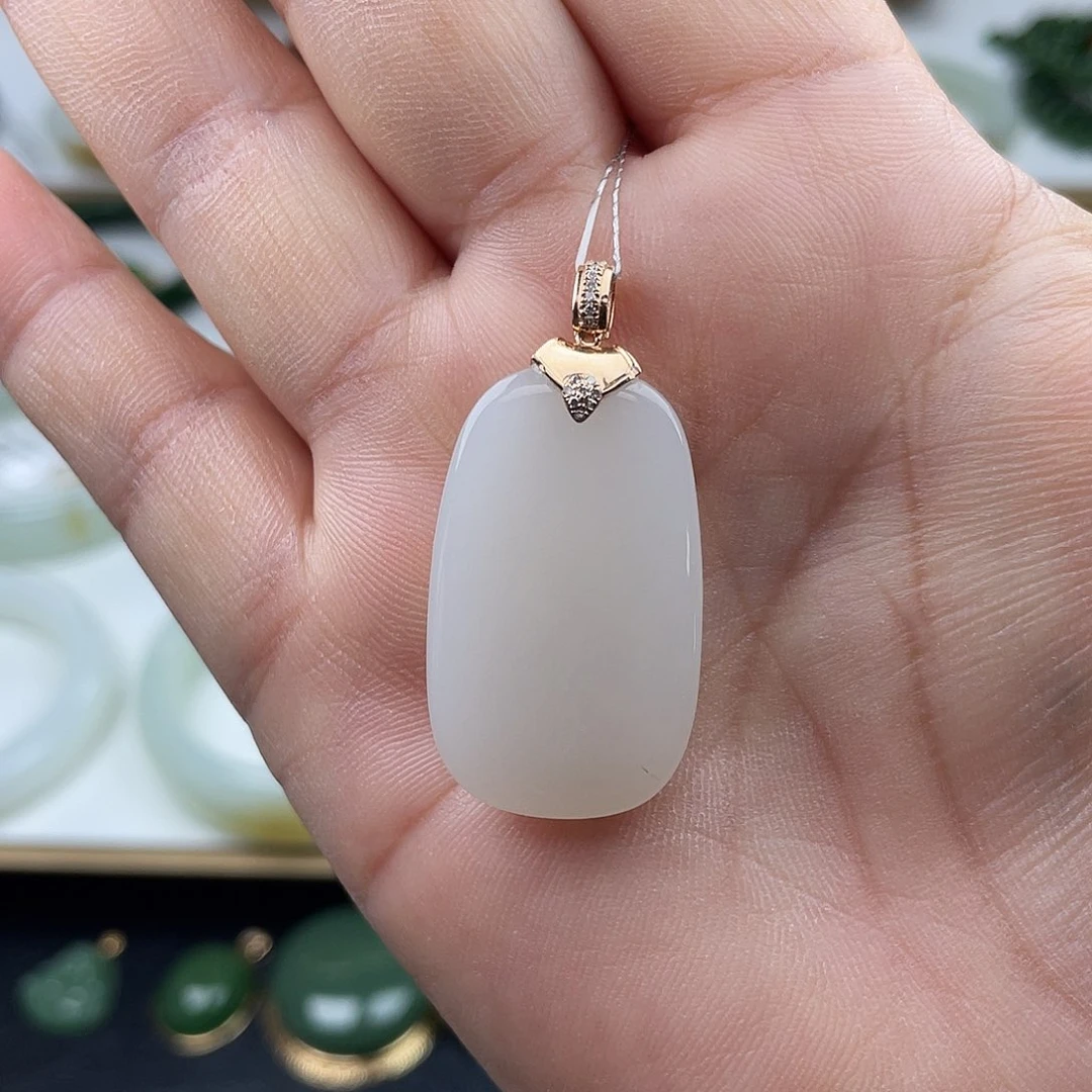 和田玉18K金镶嵌颈饰