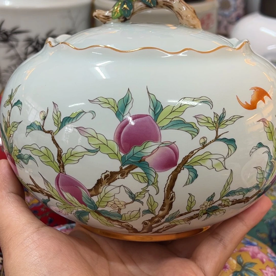 陶瓷家用茶叶罐。