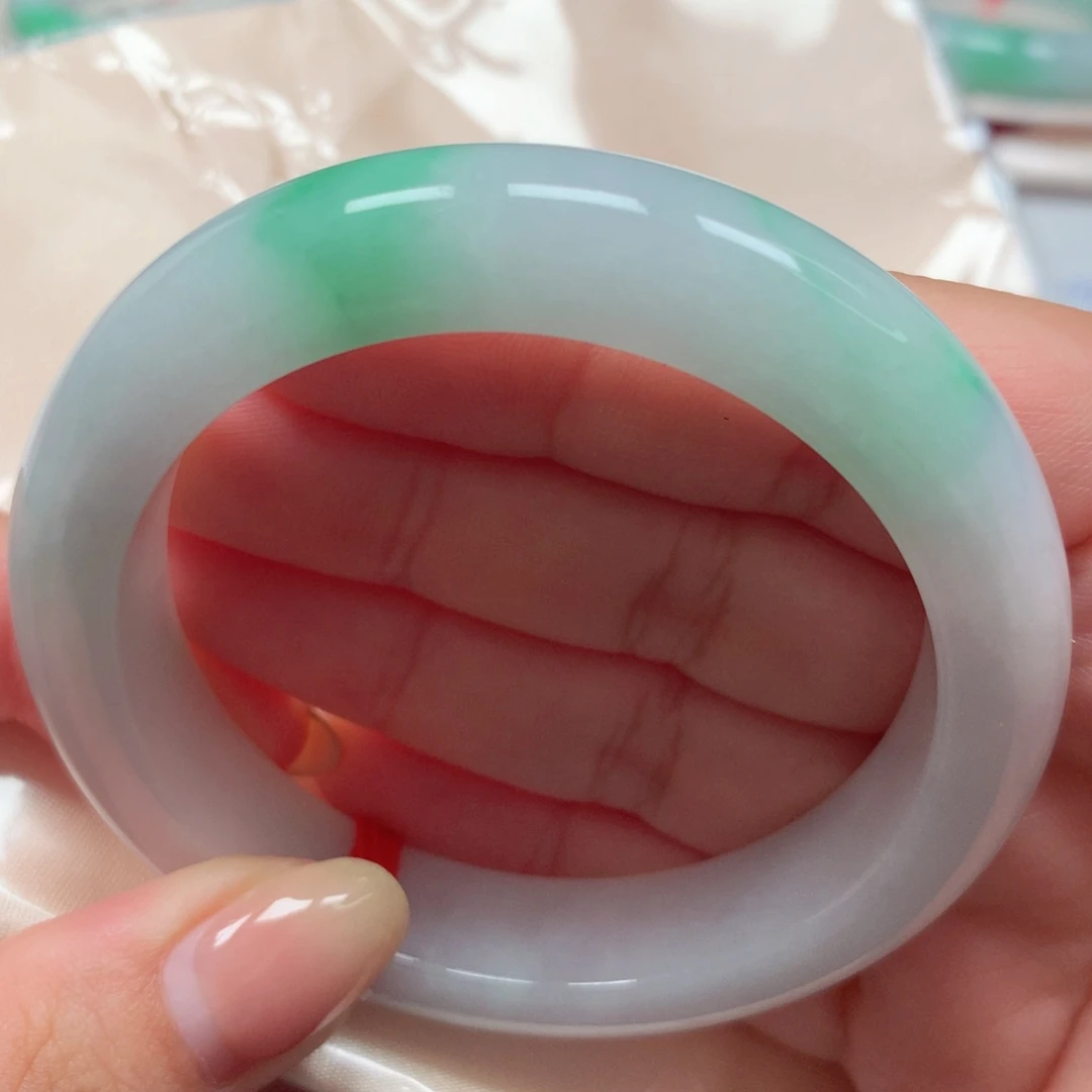 翡翠未镶嵌手镯18细腻白底青