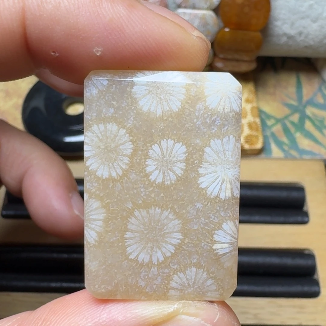 硅化玉精工制作手工牌 冰透丝滑细腻皮花未镶嵌