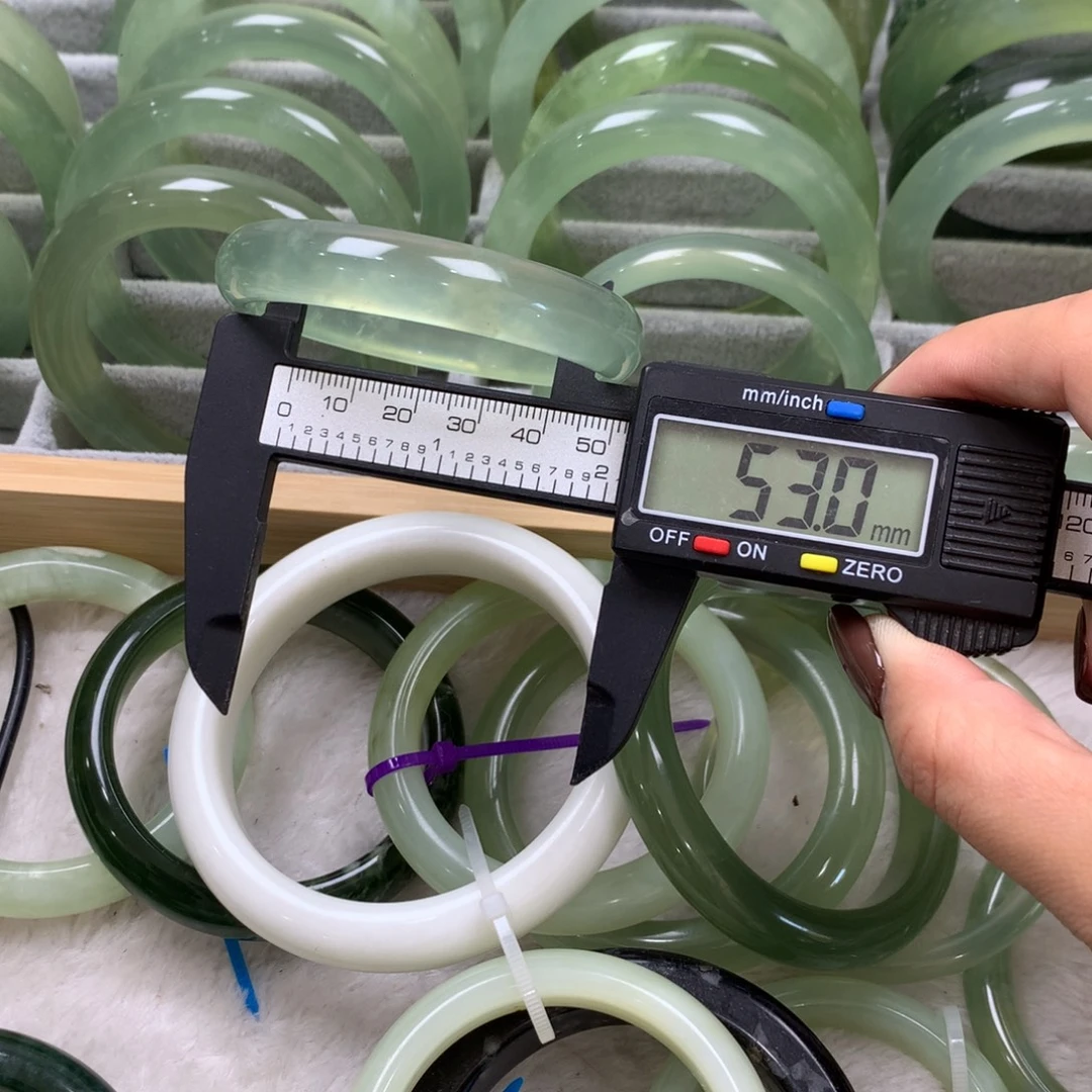 蛇纹石玉未镶嵌手镯255