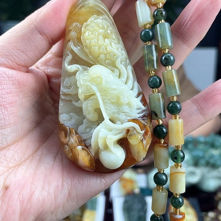 蛇纹石玉颈饰未镶嵌