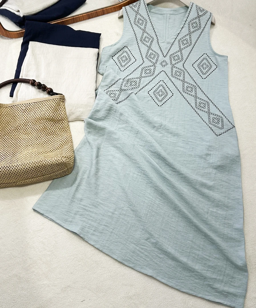 法式V领长款连衣裙 8251331