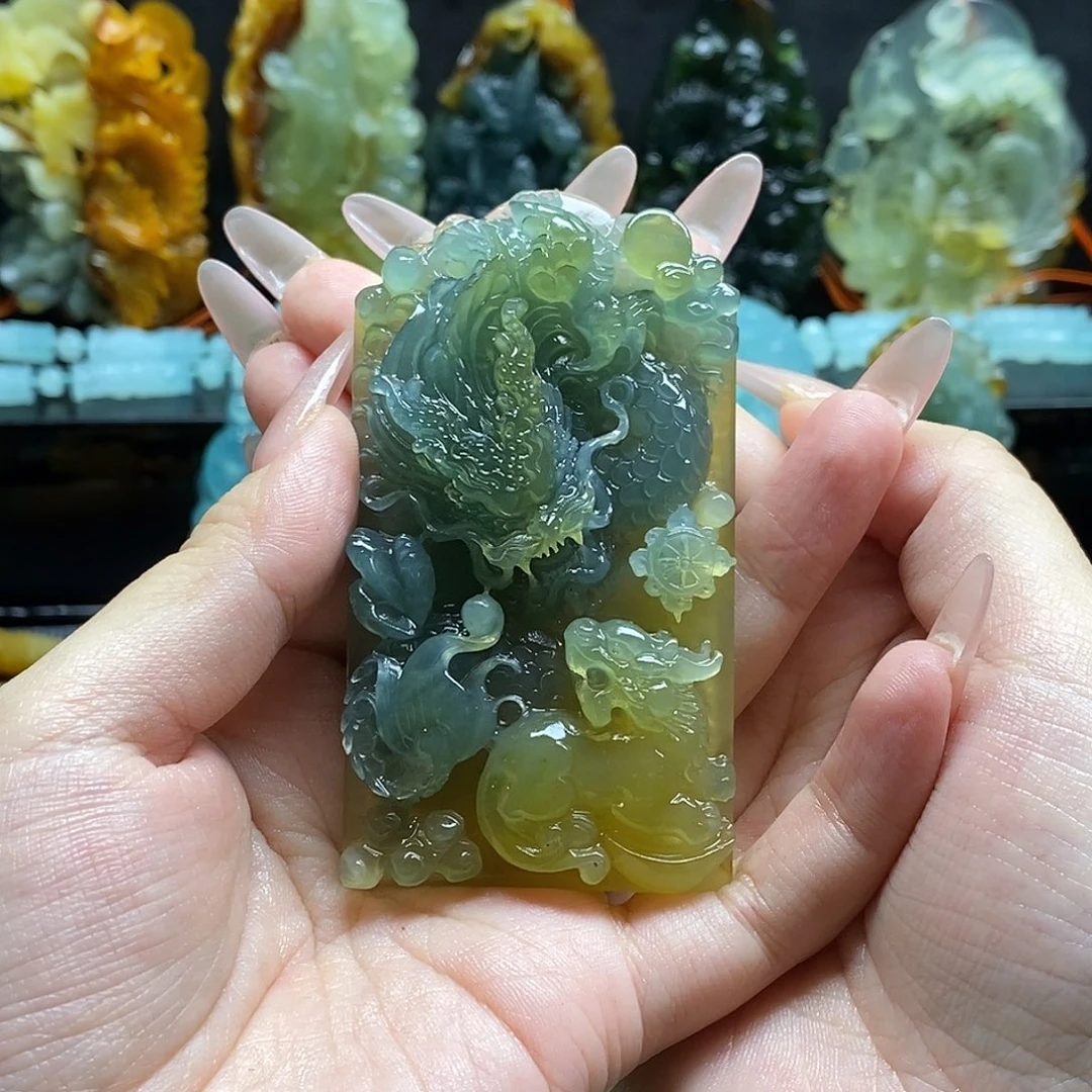 时***室蛇纹石玉未镶嵌颈饰