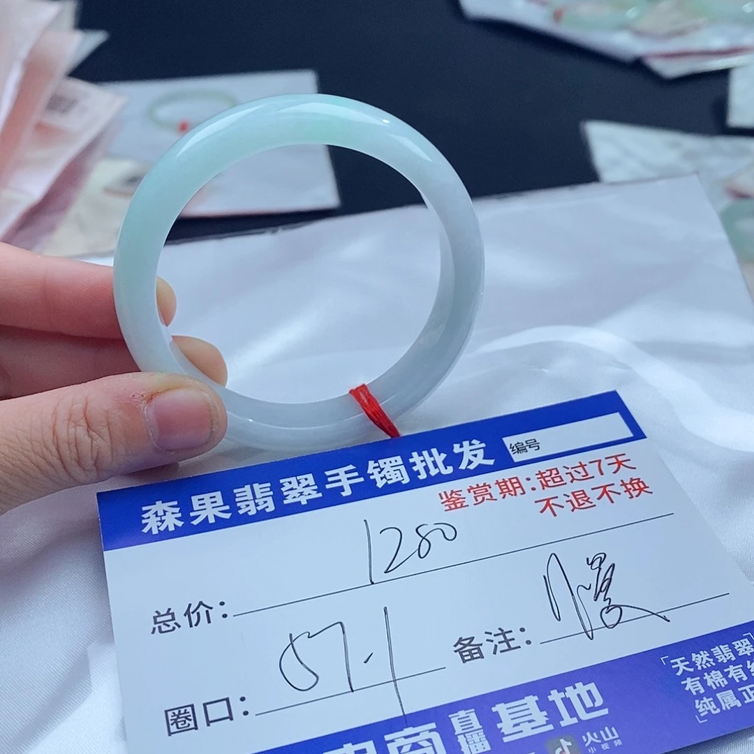 翡翠手镯未镶嵌慢***作翡翠