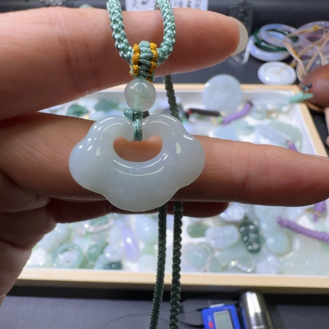 一***牙翡翠未镶嵌颈饰祥云如意平安锁