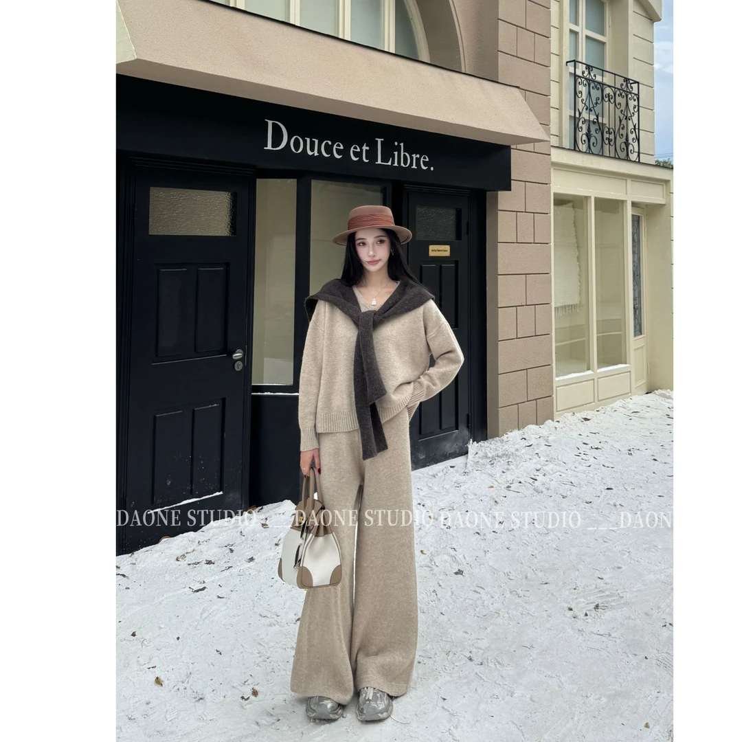 DAONE秋冬慵懒松弛感披肩V领宽松上衣阔腿裤软糯毛衣三件套套装