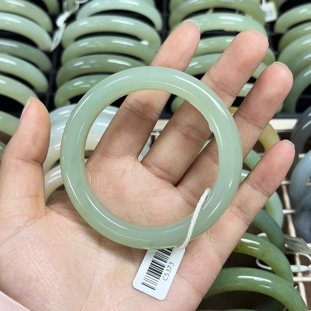 和田玉手镯未镶嵌熊****楠