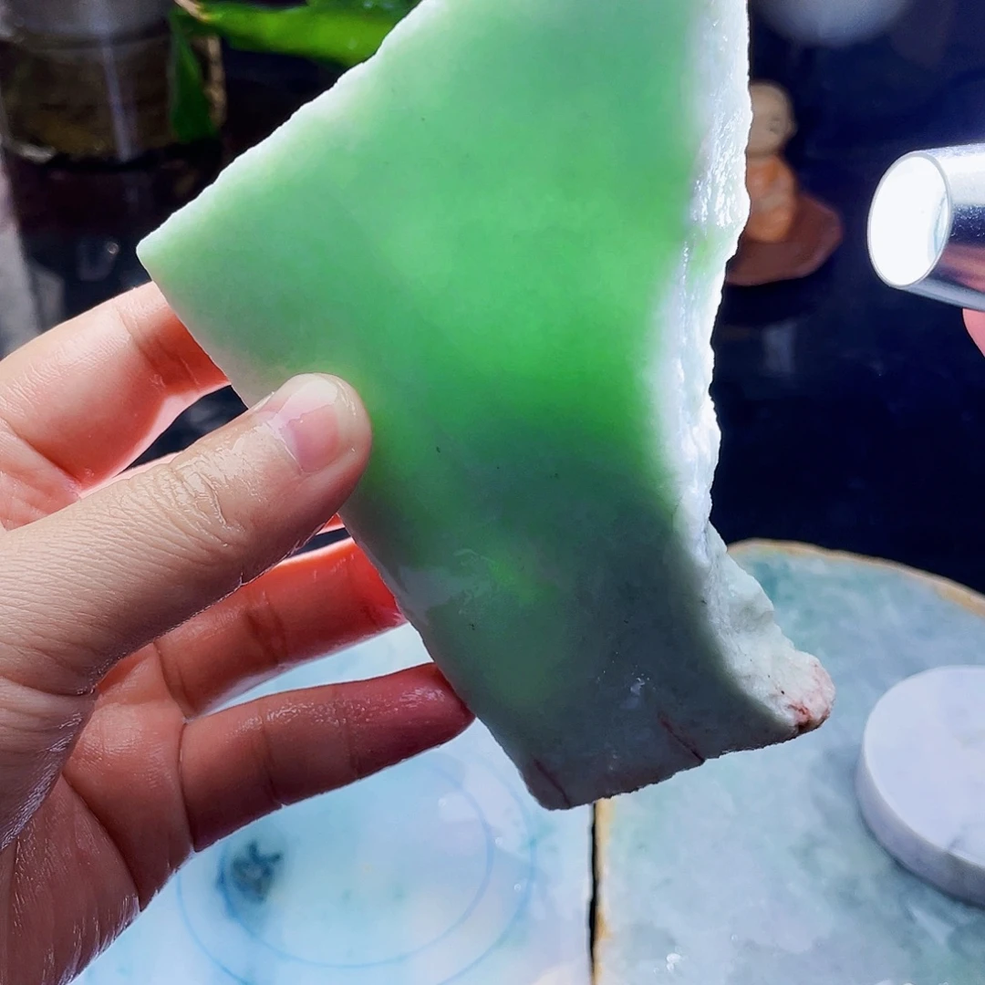 翡翠未镶嵌颈饰毛料12