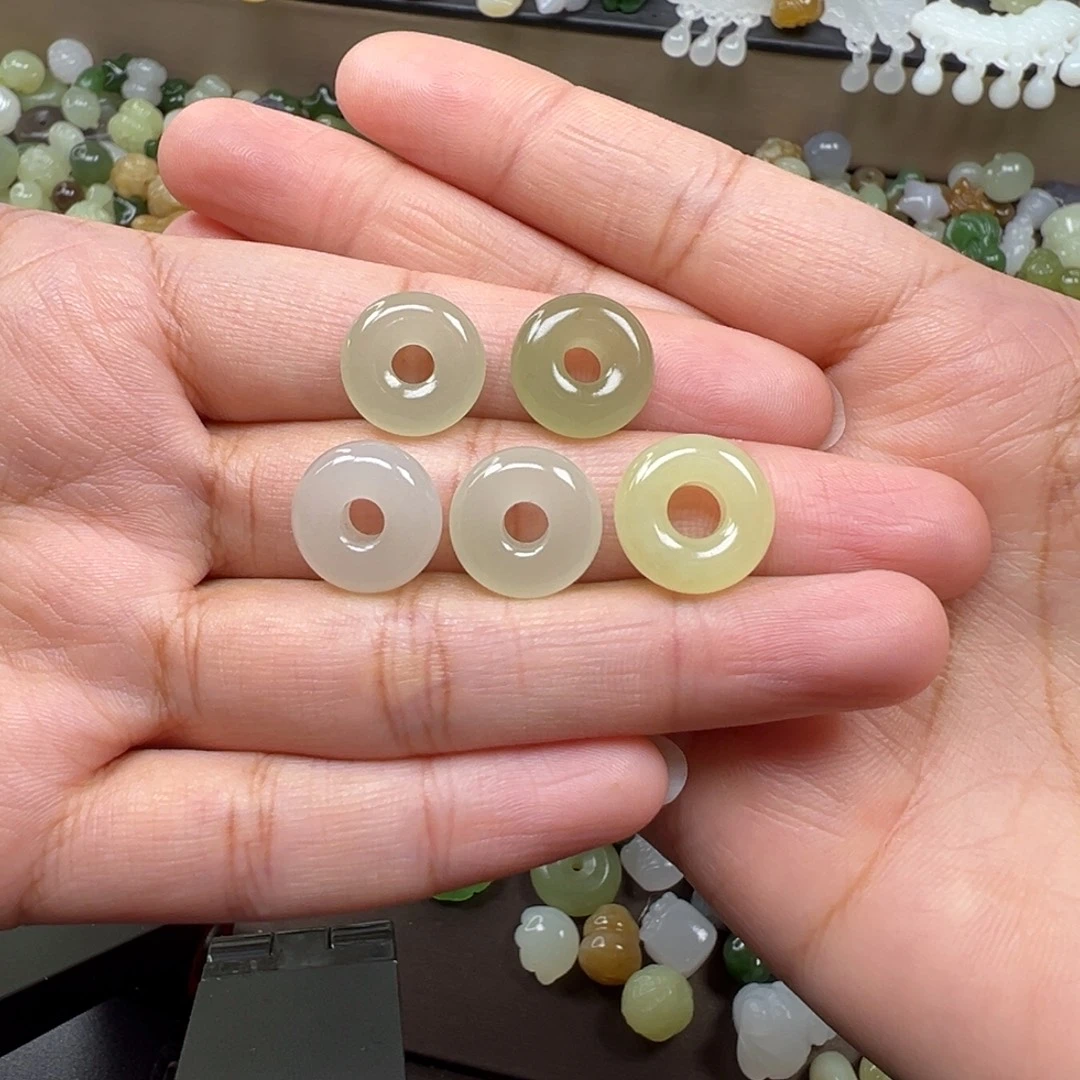 和田玉未镶嵌颈饰68一个多样性发其一