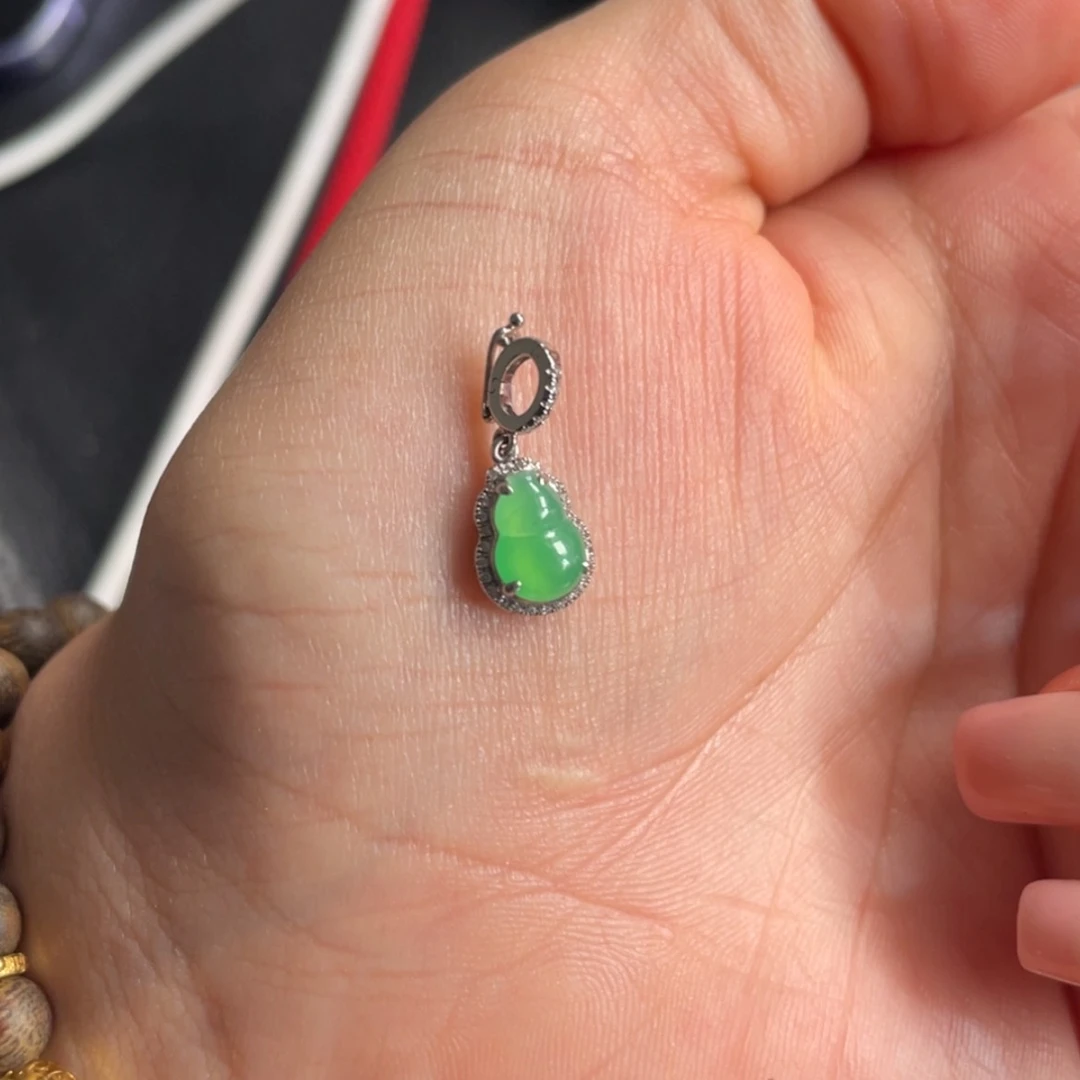 【闪购商品】颈饰18K金镶嵌翡翠C****