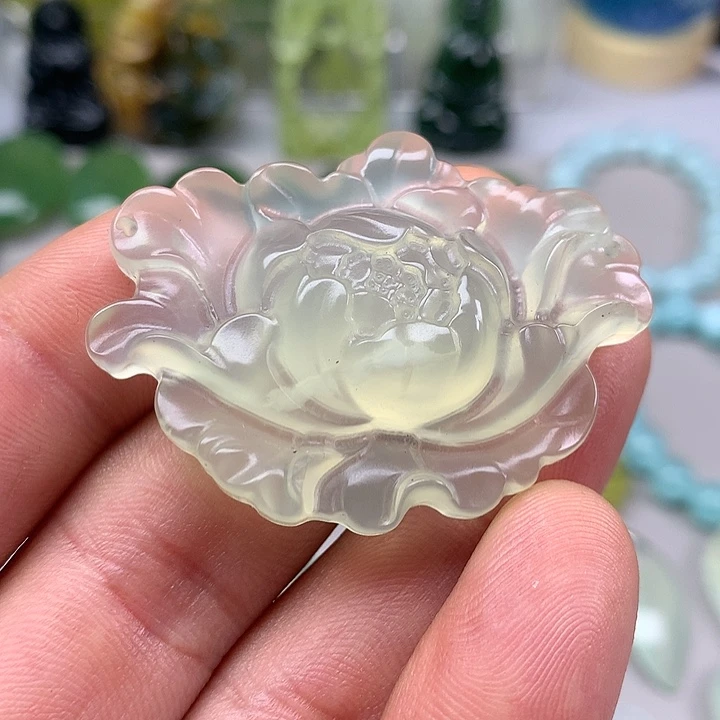 蛇纹石玉挂坠未镶嵌