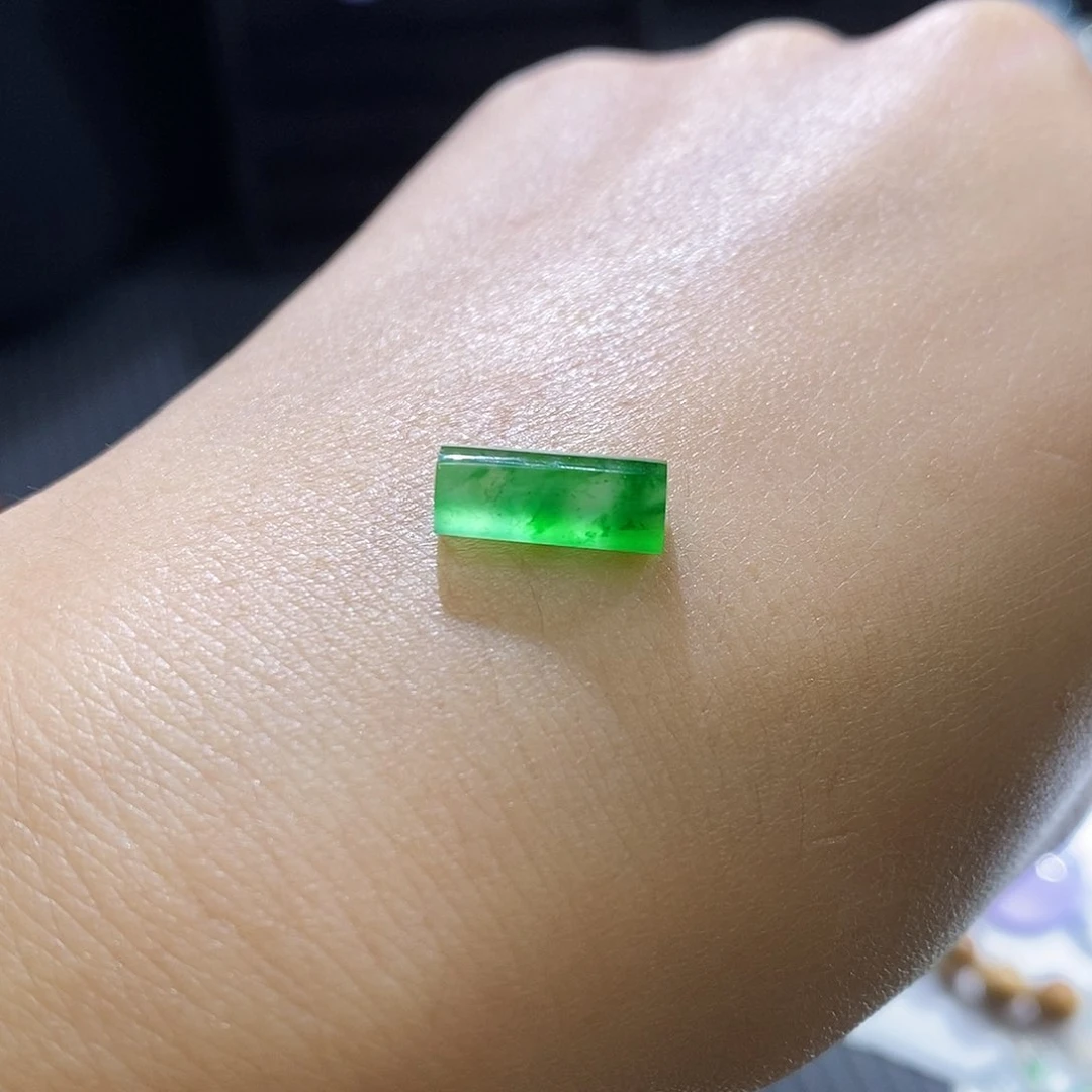 翡翠挂件未镶嵌随行