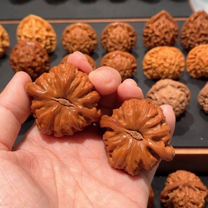 文玩核桃吊坠国*白狮子1212