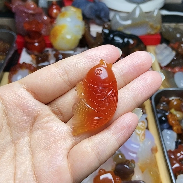 未镶嵌颈饰玛瑙/玉髓枫*?