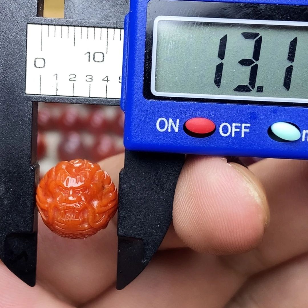 南红玛瑙未镶嵌配饰有瑕疵