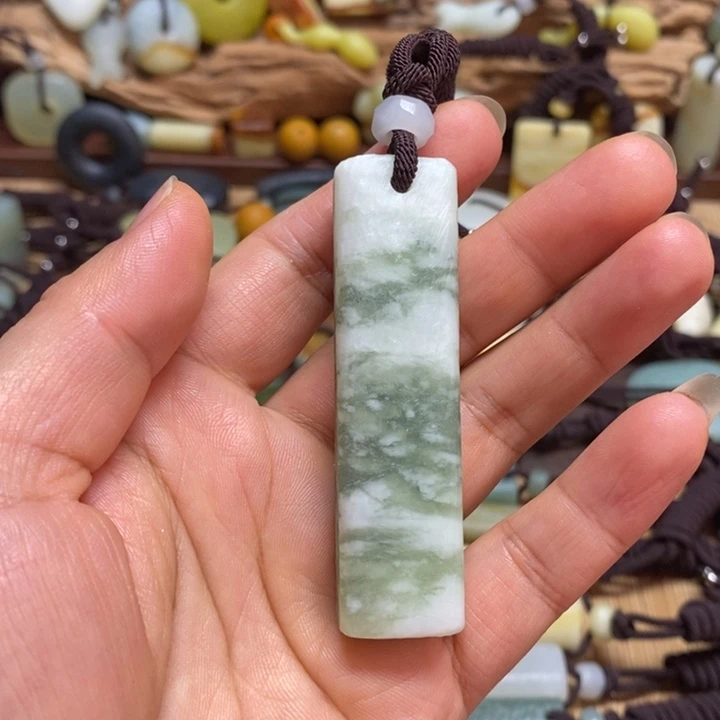 蛇纹石玉未镶嵌挂件总**光