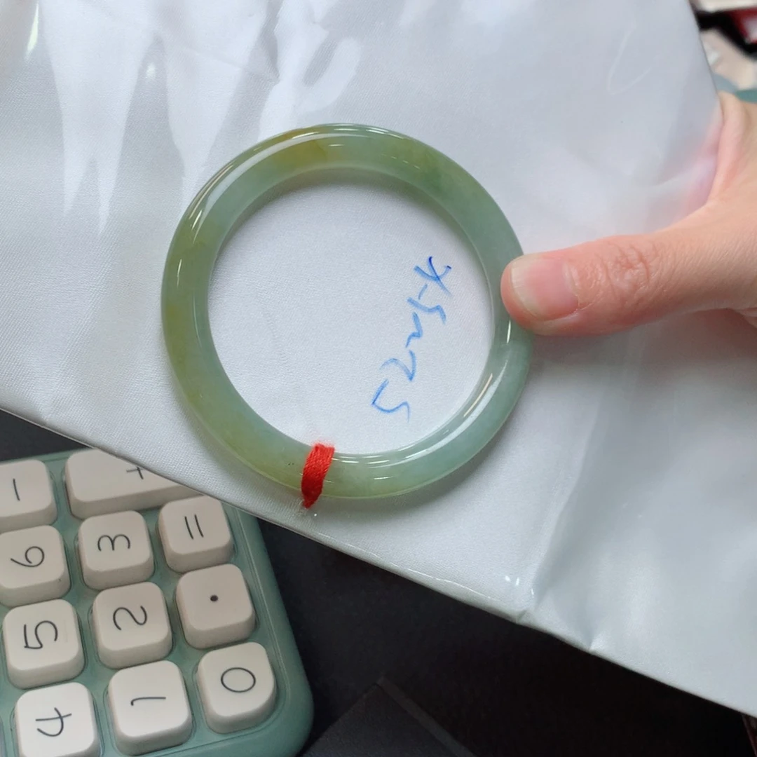 翡翠手镯未镶嵌翡翠