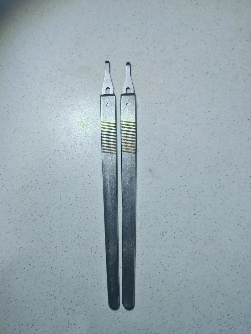 一次性修脚刀嵌甲刀甲沟刀修脚刀技师专用修脚刀一把刀柄30个刀片