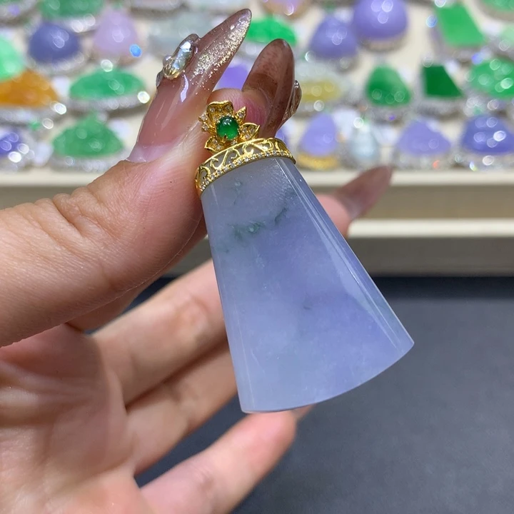 翡翠颈饰18K金镶嵌翡翠