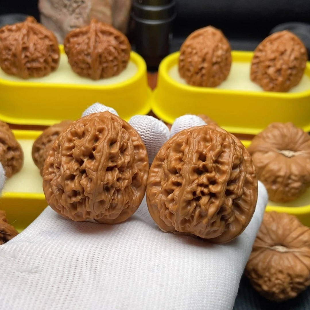 文玩核桃吊坠红莲