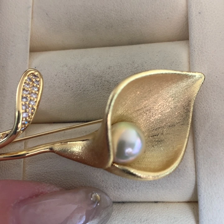 未镶嵌胸饰海水珍珠