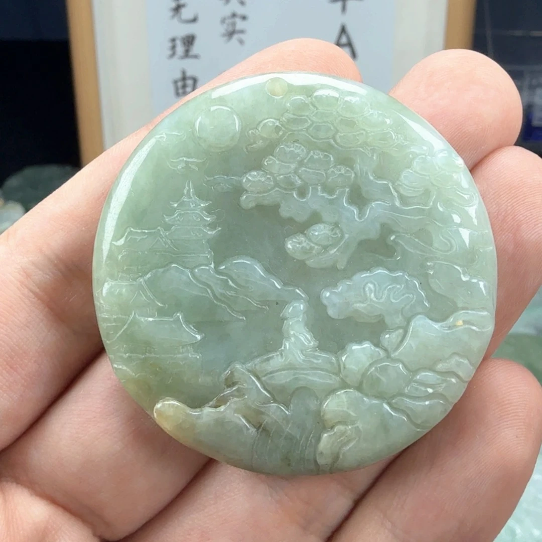 翡翠挂件未镶嵌翡翠