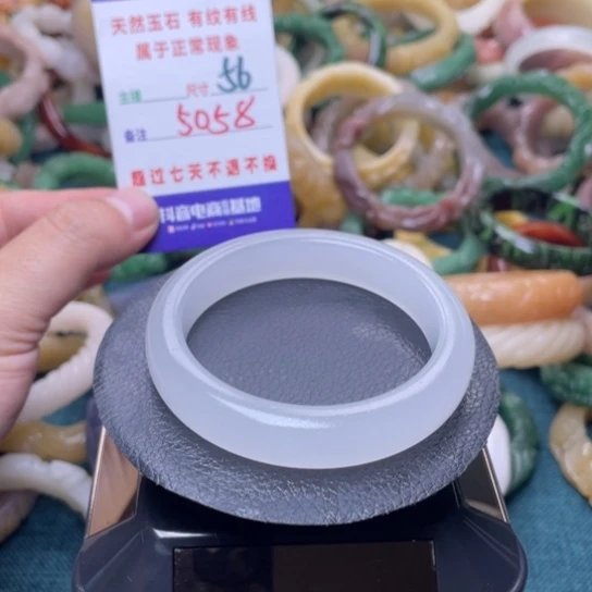 【闪购商品】未镶嵌手镯（圆镯）石英质玉