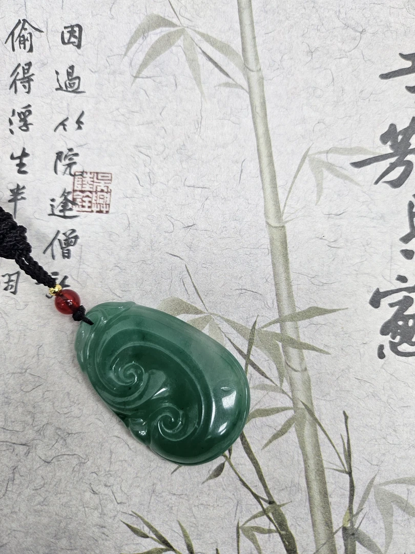 天然独龙玉非洲翠高冰飘花玉如意吊坠