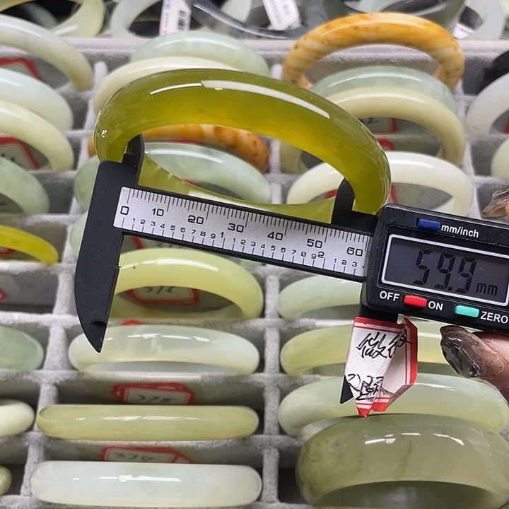 蛇纹石玉未镶嵌手镯266