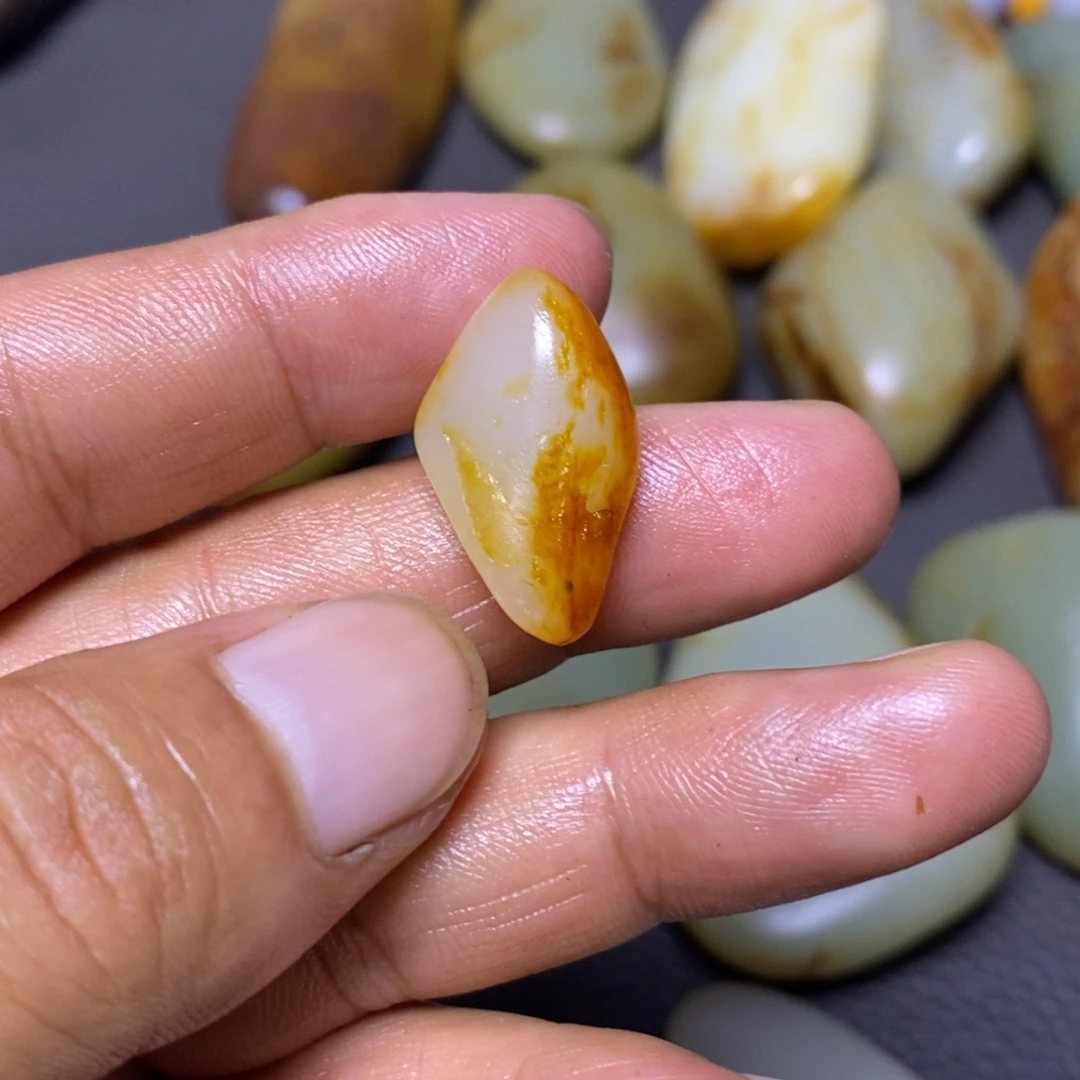 未镶嵌和田玉（糖玉）挂件