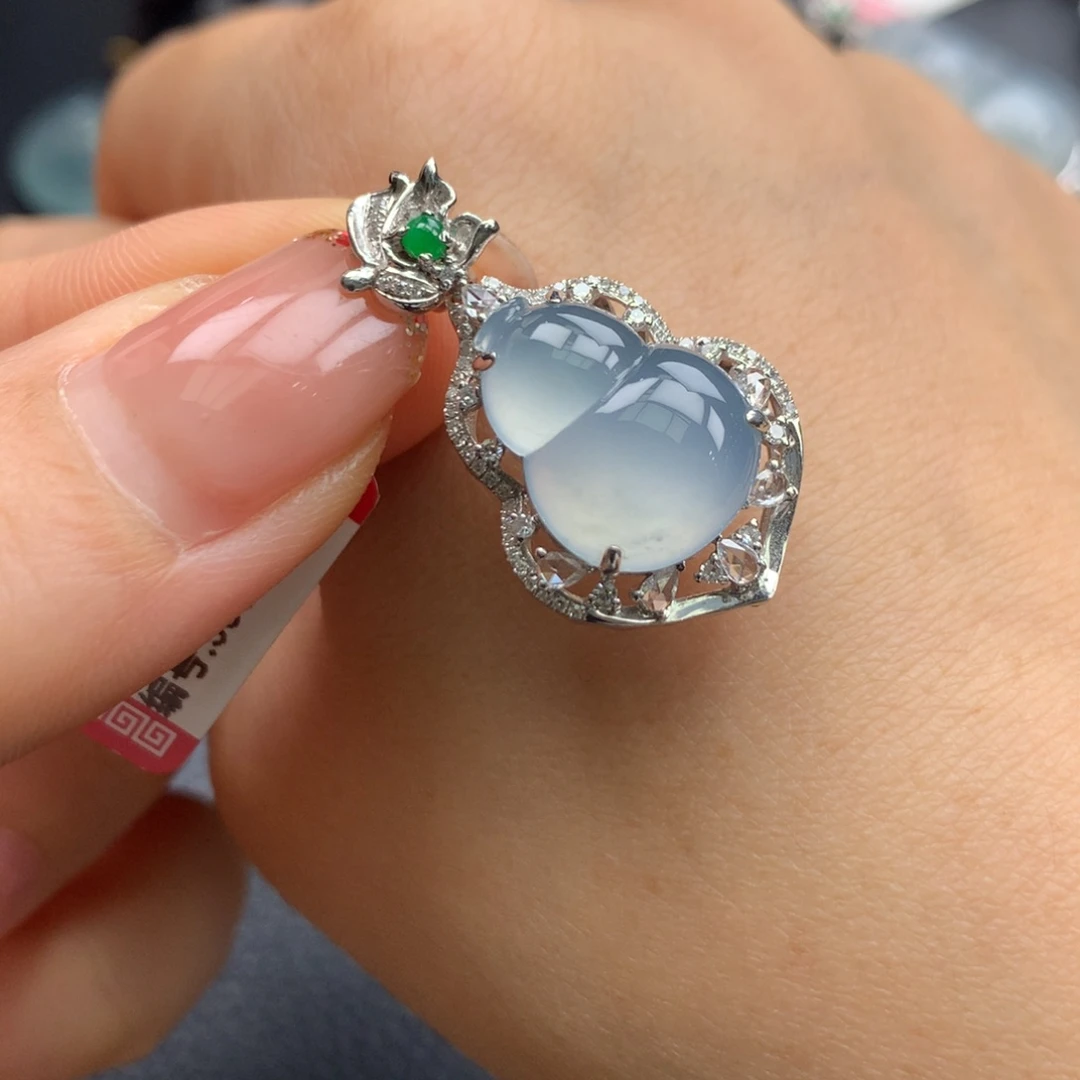 翡翠18K金镶嵌颈饰翡翠饰品