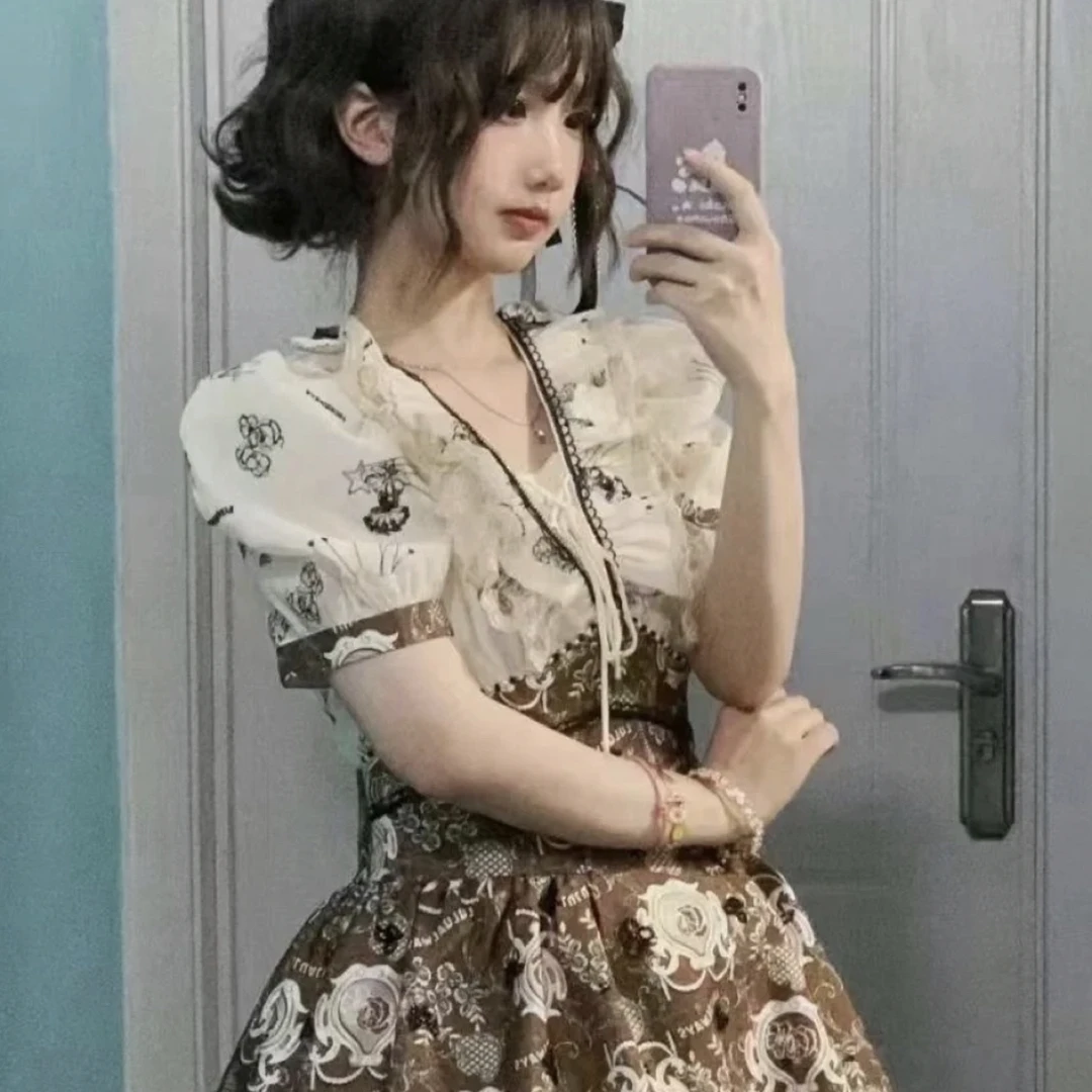 白咖法式露肩印花优雅短袖连衣裙女2025新款收腰显瘦气质长裙子女