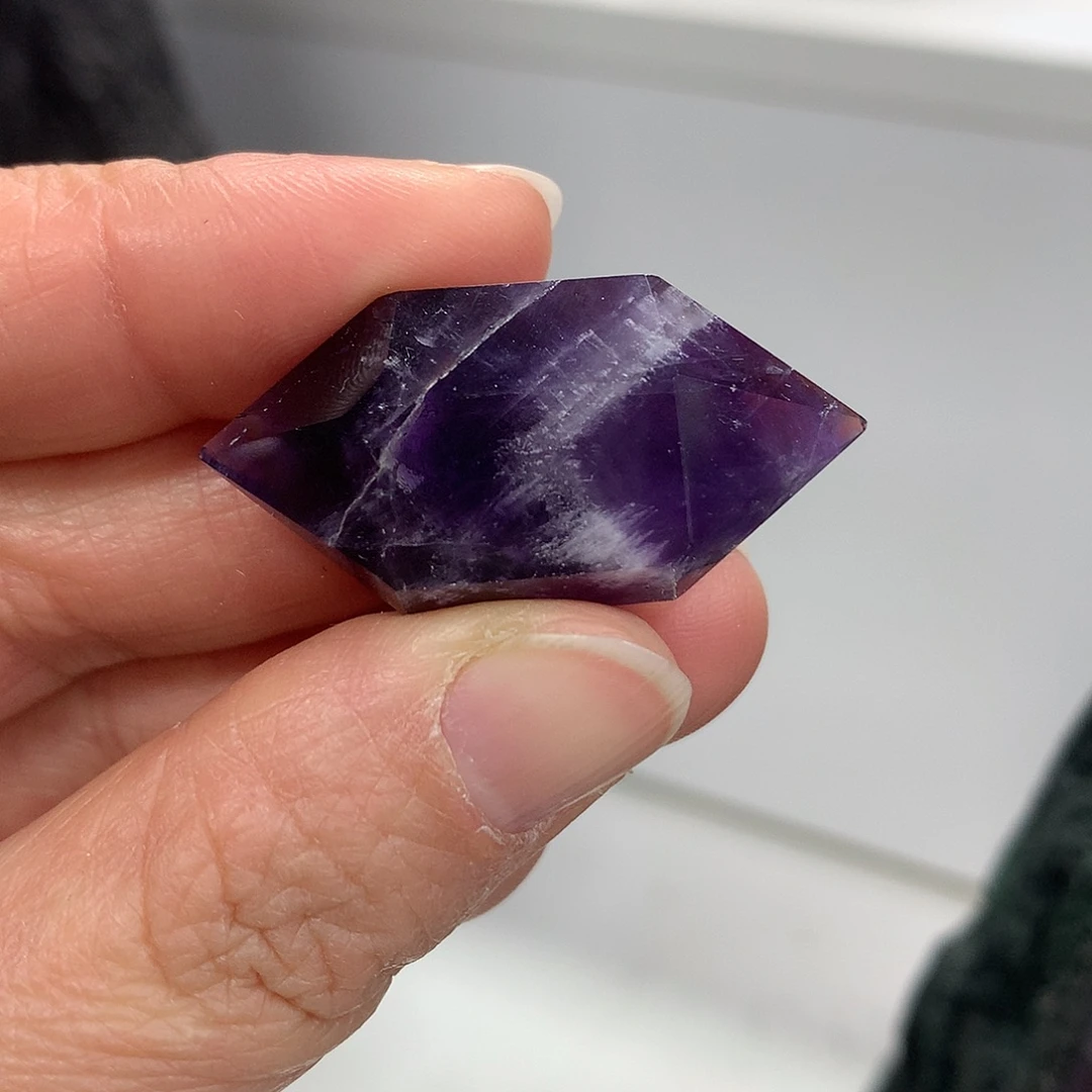 小***宾水晶未镶嵌大型摆件（非配饰）