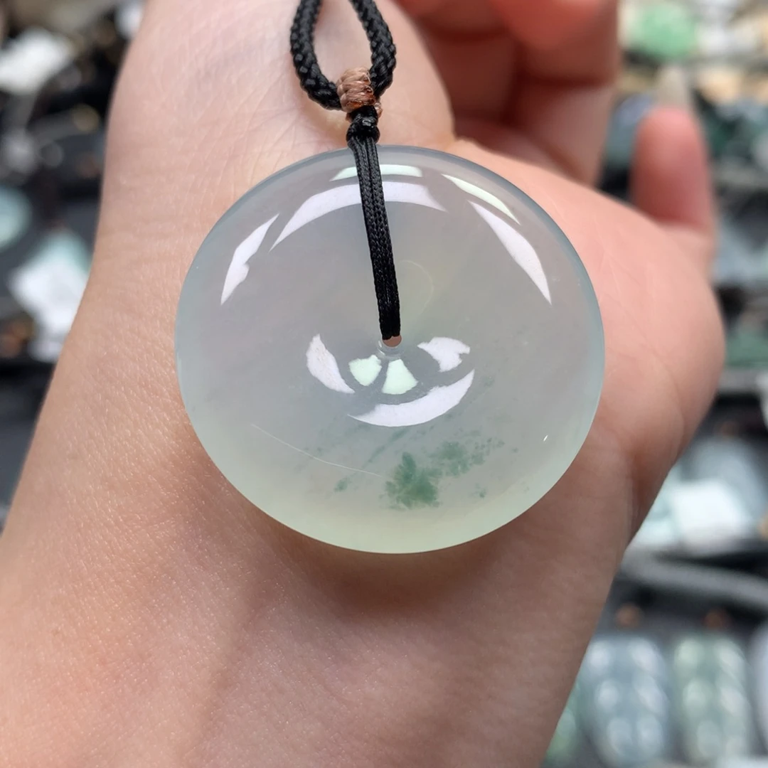 翡翠颈饰未镶嵌扣子